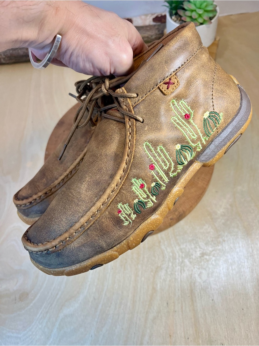 Twisted X Women's Chukka Driving Mocs cactus embroidery Size 8 - Picture 13 of 16